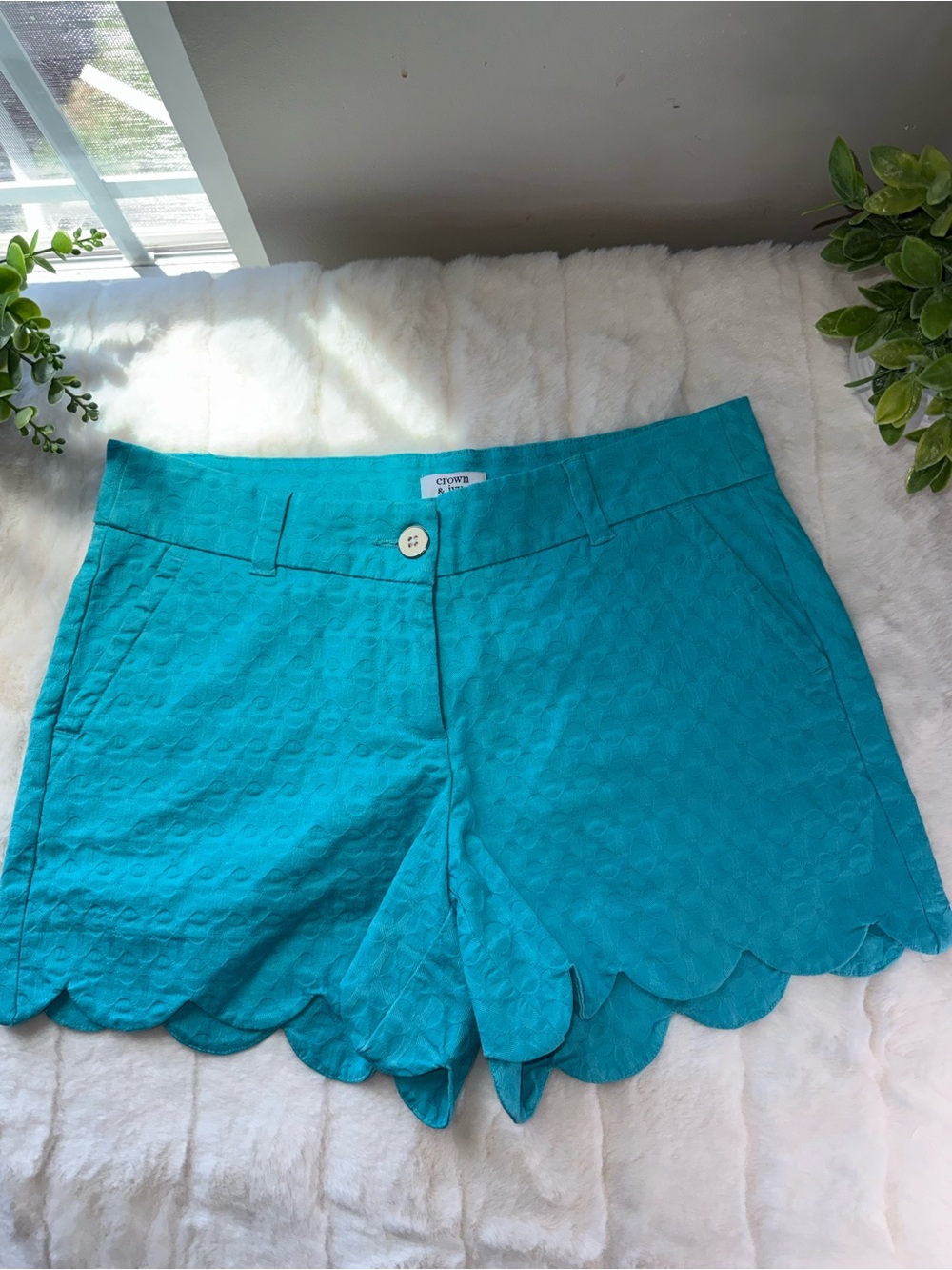 crown & ivy Teal Scalloped High-Waist Shorts - Size 4